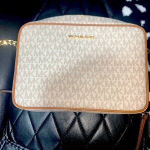 MK bag hardly used so beautiful